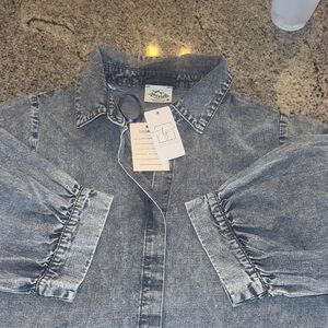 Denim midi dress with Puff Sleeves.